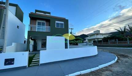 Casa Nova no Bairro Açores, a 450 metros da praia, Florianópolis - Vista Maravilhosa para o Mar, -