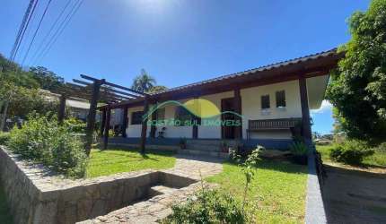 Casa com 3 Dormitórios á venda no Ribeirão da Ilha – Charme e Tradição em Florianópolis