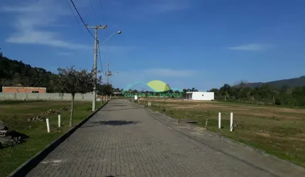 Terreno plano com 408,91 m², com Escritura Pública e financiável no Condomínio Vilaporé I em Canaju