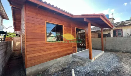 ALUGUEL - Casa de 2 quartos NOVA, localização privilegiada aceita PET