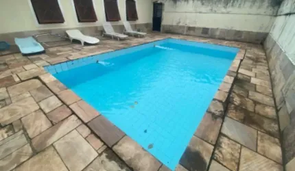 Casa de 3 Dorm c/2 suítes, PISCINA, CHURRASQUEIRA, 3 VAGAS. 190 m² de área útil. Bairro; Canto do Forte.