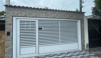 Casa de 3 Dorm, C/ 1 SUÍTE, 1 vaga, 130 m² de área útil. Bairro:  CAIÇARA.