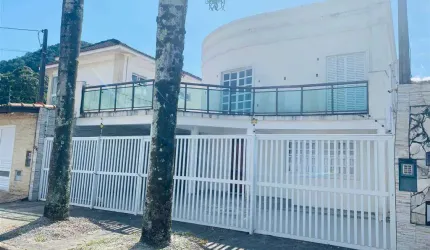 Sobrado 2 Dorms c/ 1 suíte, 240 m² de área útil, PISCINA, CHURRASQUEIRA.Bairro: Canto do Forte.