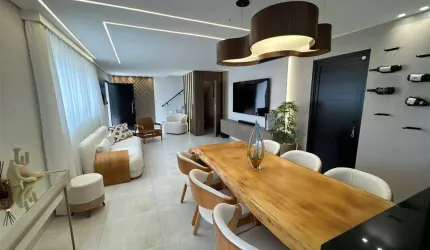 Sobrado de 3 Dorm sendo  3 suítes,  C/ PISCINA, 141  m² de área útil. Bairro:  GUILHERMINA.