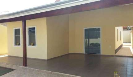 Casa com 3 dormitórios à venda, 157 m² por R$ 900.000,00 - Centro - Serra Negra/SP