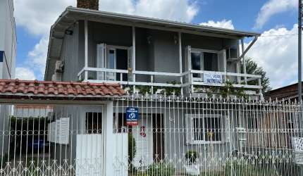 Ampla casa dois andares no Sarandi