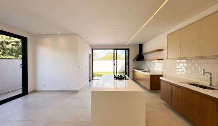 Sobrado em Indaiatuba, Condomínio Gran Reserve, 3 suítes, 224 m²