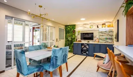 Casa reformada com 3 dormitórios à venda, 163 m² por R$ 1.239.900 - Bacacheri - Curitiba/PR