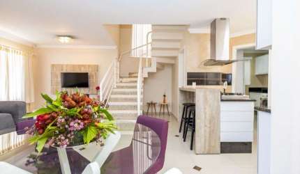 Sobrado porteira fechada com 3 dormitórios à venda, 148 m² por R$ 780.000 - Barreirinha - Curitiba/PR