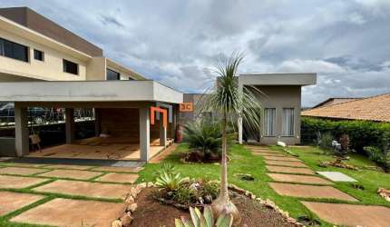 CASA DE ALTO PADRÃO NO CONDOMÍNIO BOULEVARD - PRÓXIMO A LAGOA CENTRAL