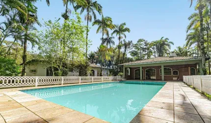 Casa à venda com piscina, 4 quartos e amplo terreno por R$ 4.400.000,00 - Paranaguá/PR