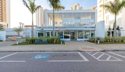 Apartamento com 89m², 3 quartos, sendo 1 suíte, e 2 vagas de garagem por R$ 4.300,00, em Curitiba/PR