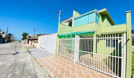 Sobrado faixa mar com piscina