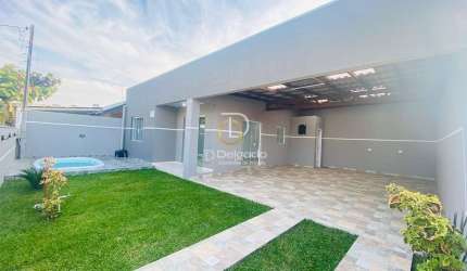 Casa com piscina espaço de terreno na praia
