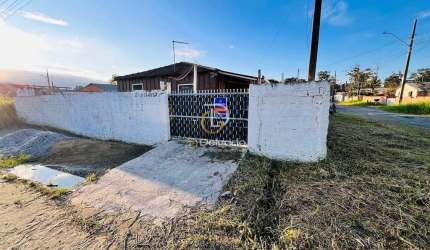 Casa com terreno amplo de esquina a venda Matinhos