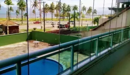 Apartamento espaçoso frente mar no centro de Caraguatatuba