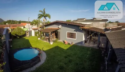 Casa a venda com terreno amplo no Jardim do Sol em Caraguatatuba/SP