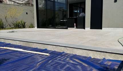 Casa luxuosa em condomínio fechado na Zona Sul