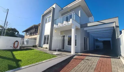 Casa mobiliada a 170 metros da praia do Zimbros em Bombinhas