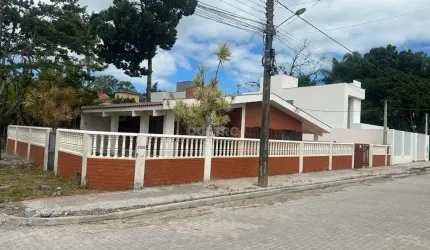 Casa 03 Dormitórios em Mariscal