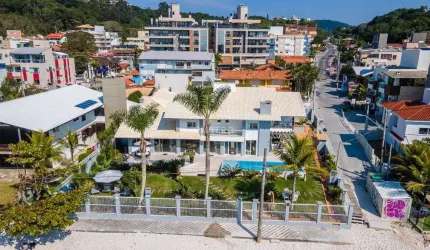 Casa beira-mar no Centro de Bombinhas