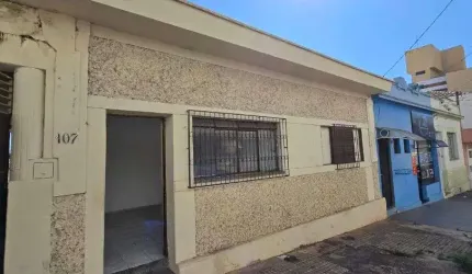 Casa com 3 quartos para alugar na Rua Geminiano Costa, 107, Jardim São Carlos, São Carlos por R$ 1.950