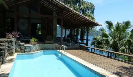 Vende-se uma linda Casa na ilha em - Paraty - RJ