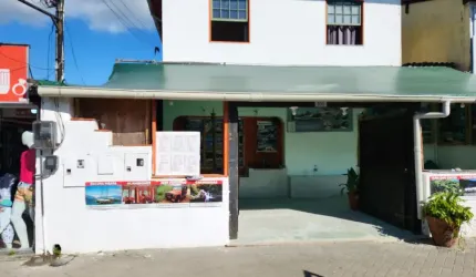 2 Casas Comercial a venda  no centro de Paraty RJ.