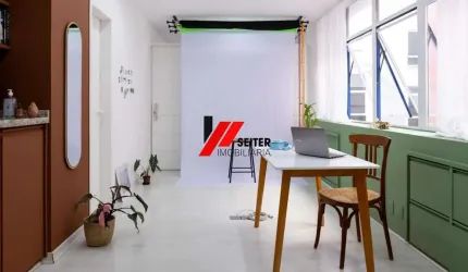 Sala Comercial de Alto Padrão em Localização Privilegiada Centro de Florianopolis.