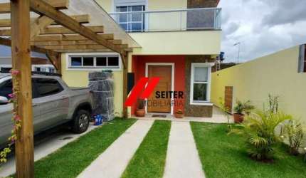 Casa de 4 dormitórios à venda no bairro Rio Vermelho em Florianópolis