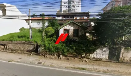 Terreno à venda no bairro Agronômica em Florianópolis