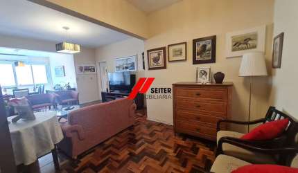 Apartamento de 3 dormitorios com suite a venda Centro Florianopolis com 144 metros privativos e vaga de garagem