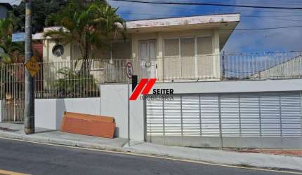 Ampla casa à venda no bairro Monte Verde em Florianópolis