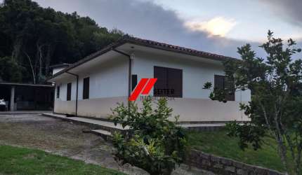 Casa à Venda em Florianópolis-SC Bairro Monte Verde com 7 Quartos
