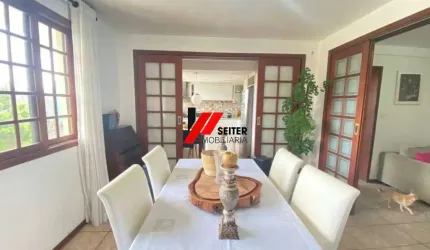 Casa à venda no Bairro Agronômica com vista para o mar em Florianópolis