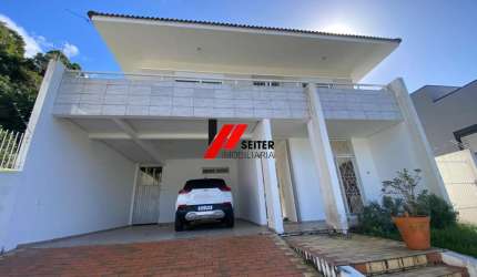Casa de 4 suites a venda com patio a venda Corrego Grande com 306m² de área privativ.