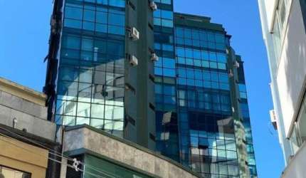 Conjunto comercial a venda no centro de Florianópolis