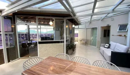 Apartamento Garden na  Barra Sul a 100 metros do mar