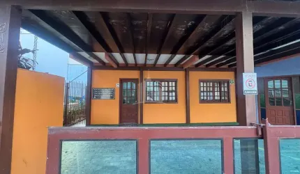 Excelente Casa para Locação Comercial Anual a 300 metros da Av Brasil no centro de Balneário Camboriú !