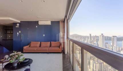 Apartamento novo! Com 4 dormitórios sendo 2 suítes e 3 vagas no Centro de Balneário Camboriú