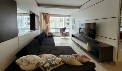 Apartamento com 3 dormitórios sendo 2 suites, semimobiliado no Centro de Balneário Camboriú