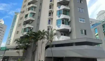 Apartamento próximo ao mar com 1 dormitório e 1 vaga na Avenida Brasil em Balneário Camboriú