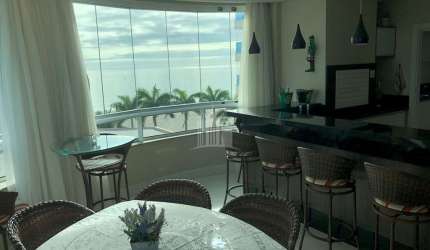 Excelente Apartamento na quadra do Mar