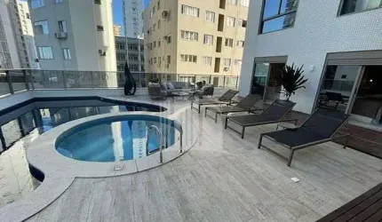 More em um Apartamento Diferenciado com piscina na Quadra do Mar