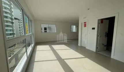 Apartamento Novo com 03 Dormitórios no Centro de Balneário Camboriú