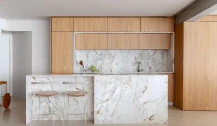 Apartamento Frente Mar Reformado com 3 suítes e 2 vagas