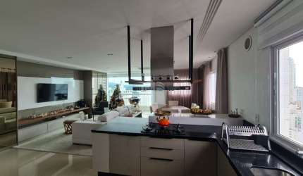 Lindo Apartmento com 03 Suítes e 03  vagas a poucos metros do mar