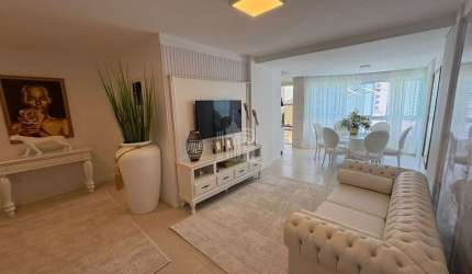 Apartamento com 3 dormitórios sendo 1 suíte e 2 vagas de garagem no Pioneiros de Balneário Camboriú