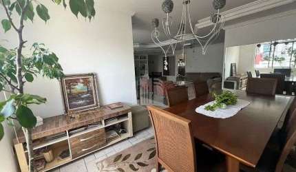 Apartamento com 3 dormitórios sendo 1 suíte e 2 vagas de garagem em Balneário Camboriú