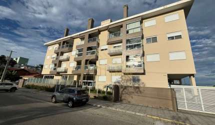 Apartamento com 01 quarto em condomínio novo com piscina e ótima localização em Canasvieiras
